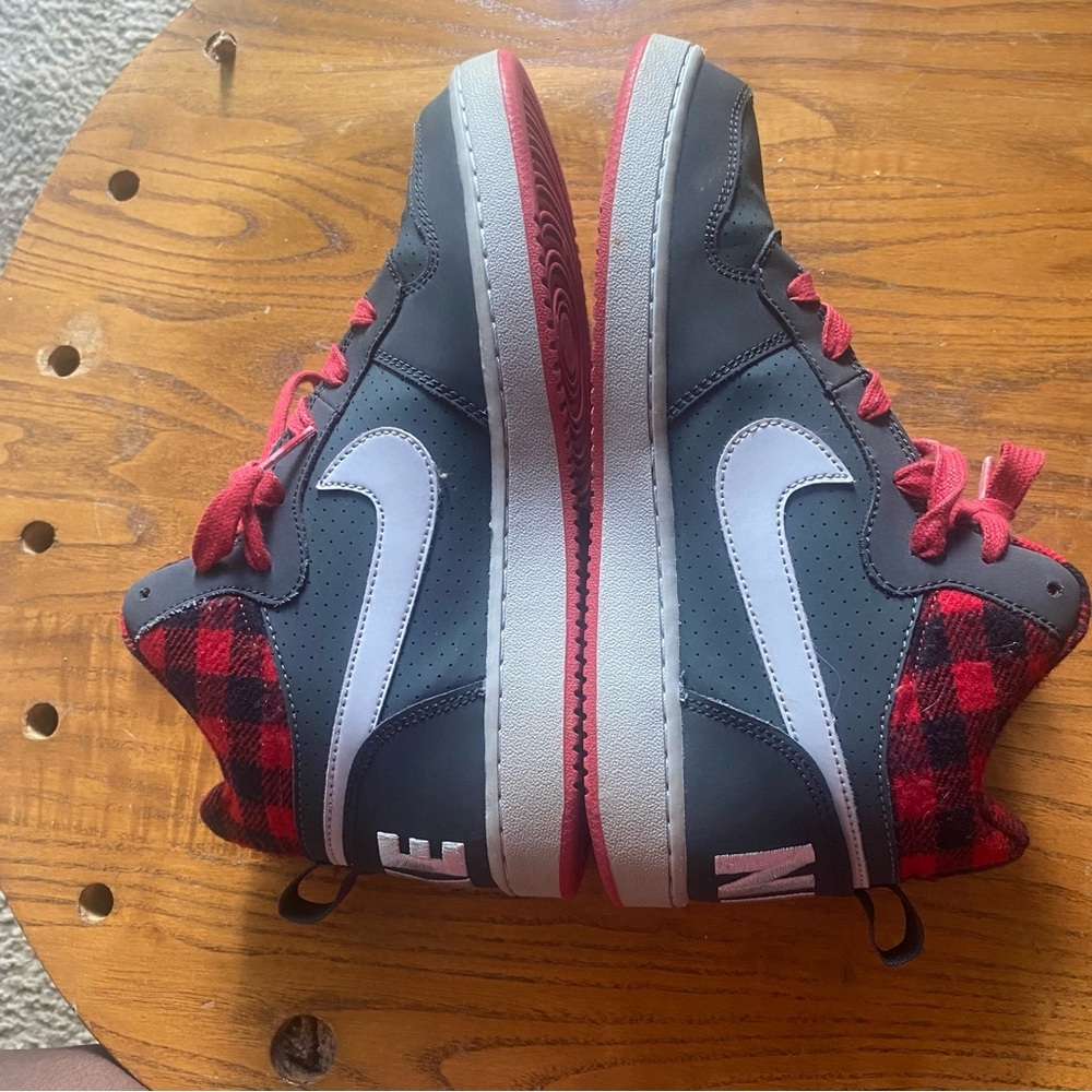 Nike Black and Red‎ Plaid High-Tops 7Y - Picture 4 of 6